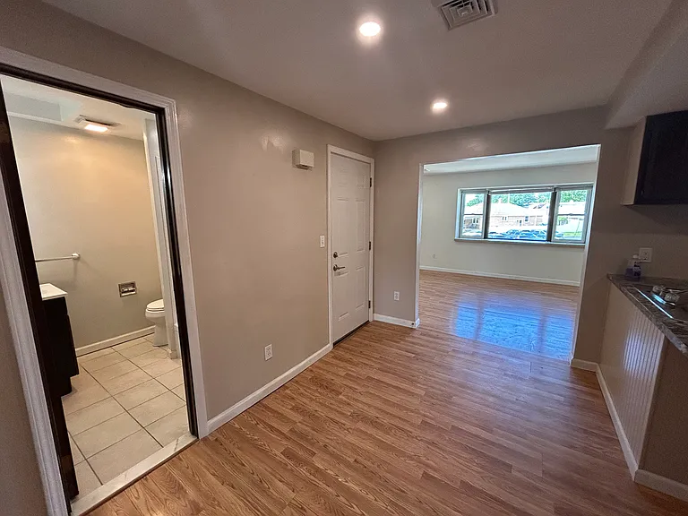 685 Englewood Ave #2 — Photo 26