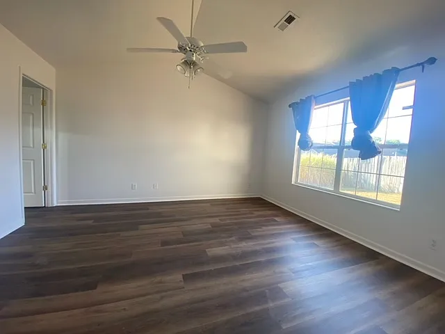 105 Maple Oak Dr — Photo 5