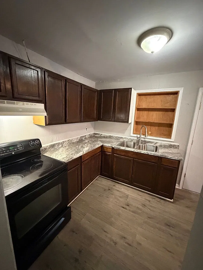 3BR/1BA Northport — Photo 3