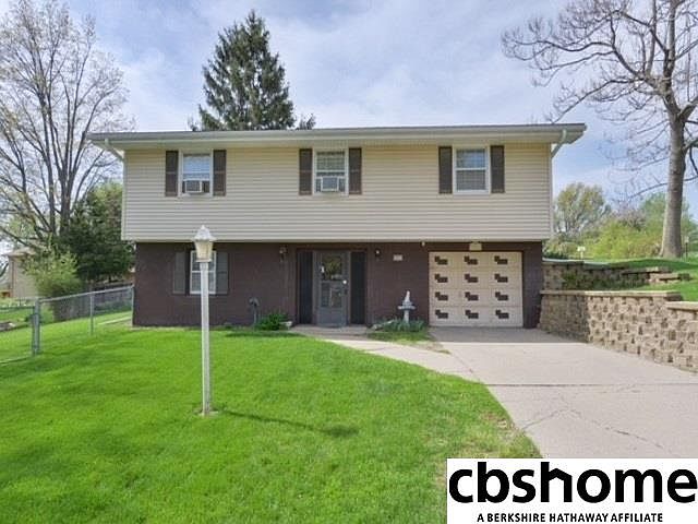 1st image of 3951 Stephanie Ln