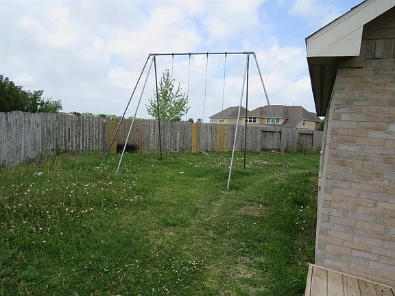 4th image of 1902 Oak Top Dr