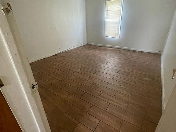 5th image of 8635 S Ingleside Ave #2N