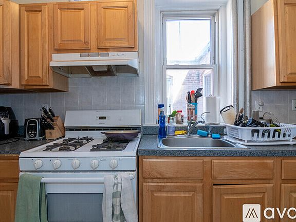 5th image of 16 Fuller St #8
