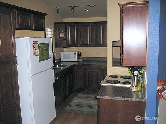 4th image of 907 Vera Court