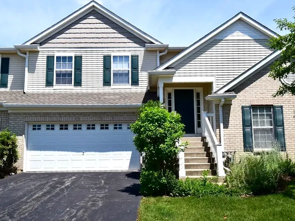 12 Millbrook Ct, Algonquin, IL 60102