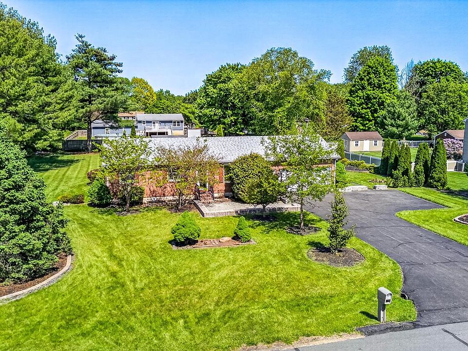 1st image of 105 Brantwood Dr