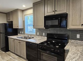 9645 Seaway Dr #30, Algonac, MI 48001