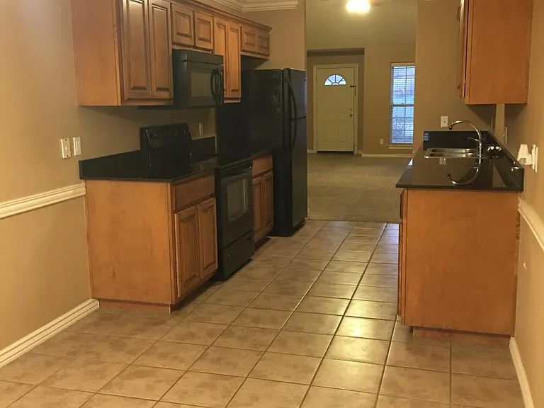 909 Oak Crossing Dr — Photo 13