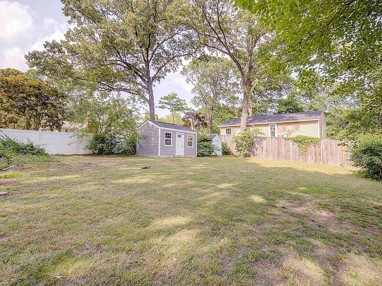 742 Elmhurst Rd — Photo 18