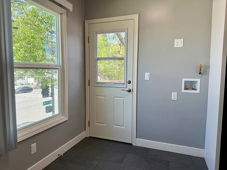 3000 W Victory Blvd #200 — Photo 11