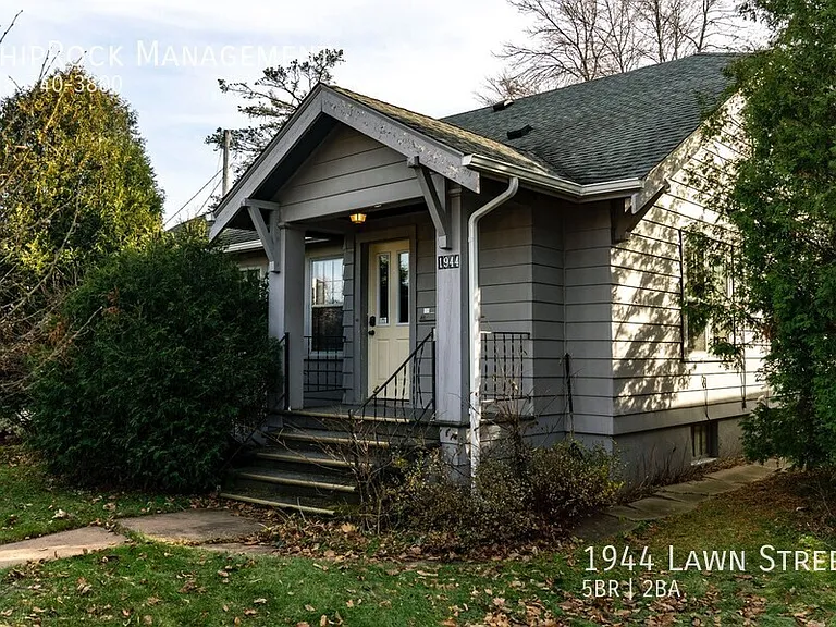 1944 Lawn St — Photo 1