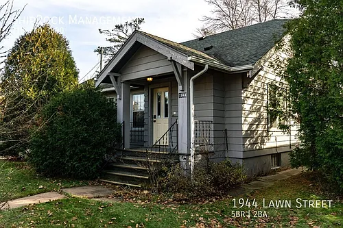 1944 Lawn St Photo 1
