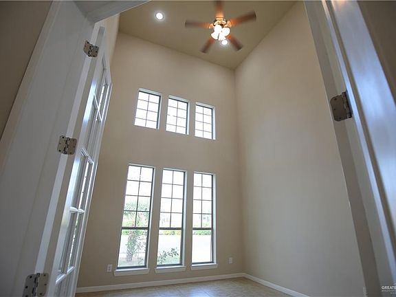 4th image of 3803 Green Jay Dr