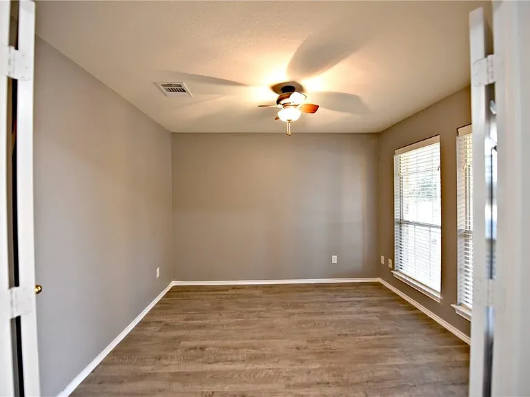 802 Rubles Ct — Photo 5