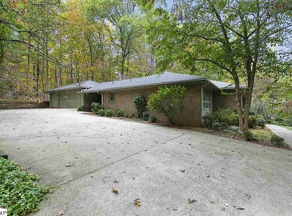 3rd image of 132 Hathaway Cir