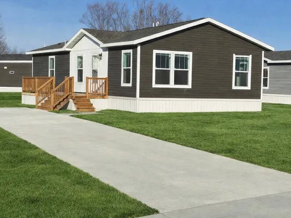 107 Crestview Dr, Le Mars, IA 51031