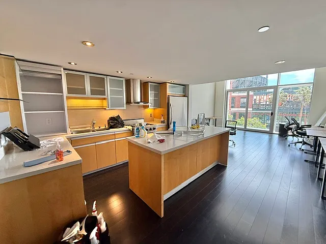 188 King St #401 — Photo 17