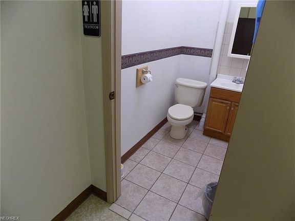 5th image of 710 Dewey St