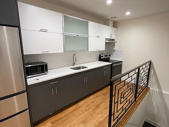 3rd image of 141 Woodbine St #11