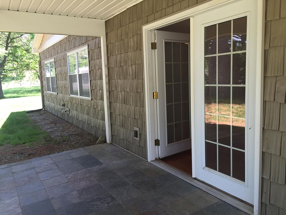 2nd image of 21 Carr Rd Unit 104