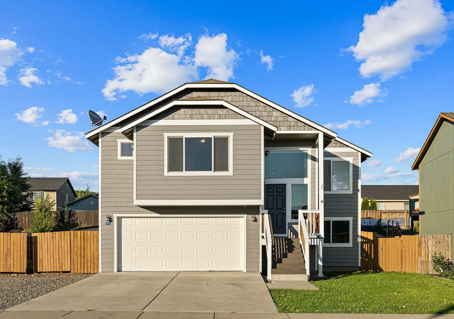 Large 5 Bedroom Home For Rent! — Photo 3