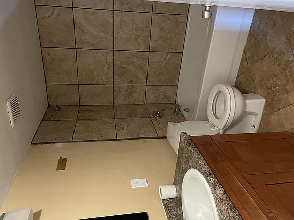 5th image of 6749 W Myrtle Ave APT 1