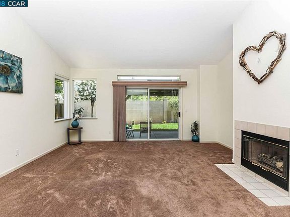 5th image of 4043 Moraine Ct