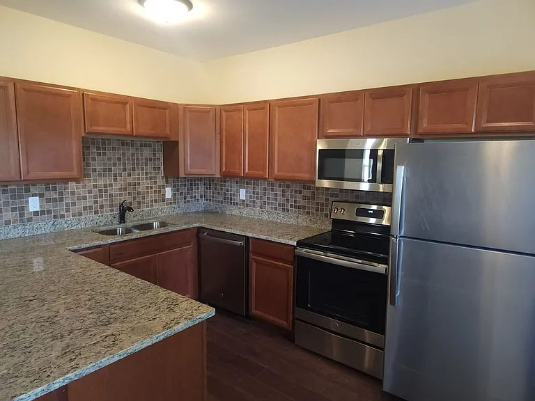 1416 E State St Apartments — Photo 10