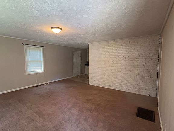 5th image of 1095 Foster Cir
