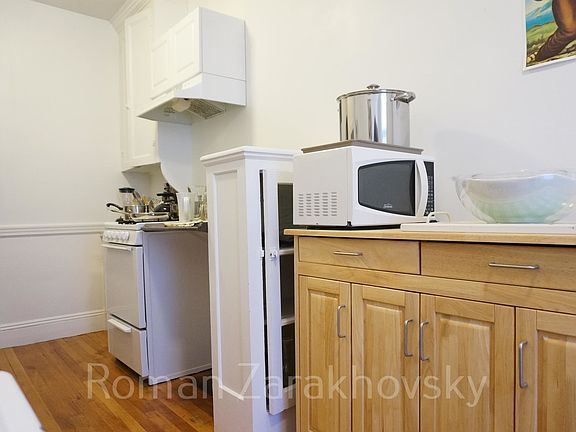 3rd image of 1868 Commonwealth Ave #23
