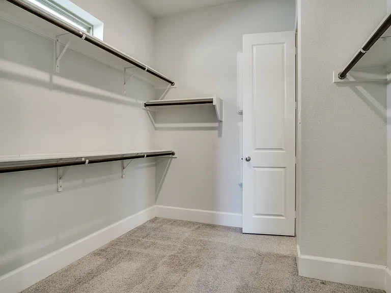 1908 Roundtree Cir E — Photo 11