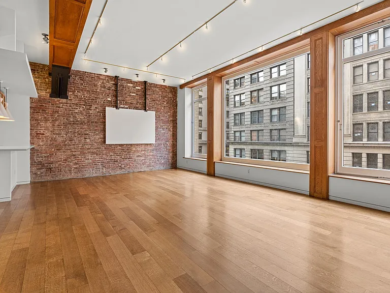 103 5th Ave #4 — Photo 4