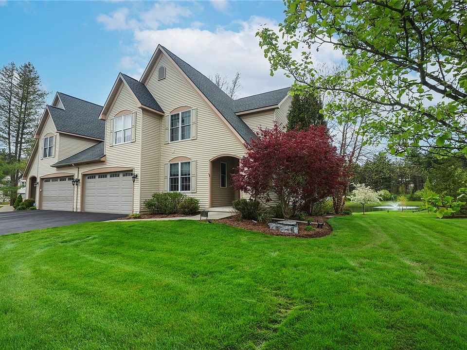 1st image of 13 Woodland Way