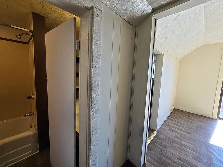 714 N Cottage Grv — Photo 1