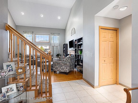 4th image of 587 E Braeburn Dr