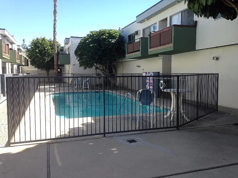 Fairmont Apartments — Photo 14