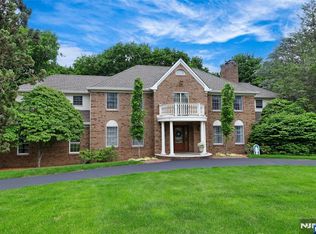 627 Kuliana Ct, Franklin Lakes, NJ 07417