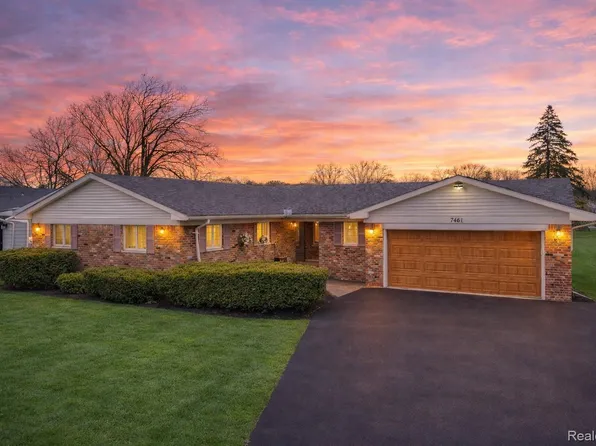 7461 Biscayne Ave, White Lake, MI 48383