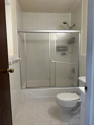 Rented by 18 REALTY | media 12