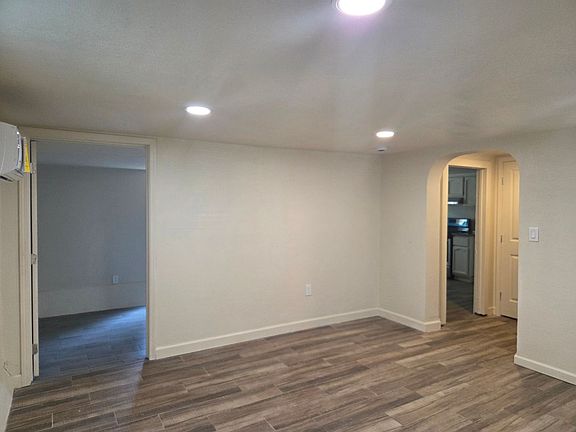 4th image of 212 Texas St