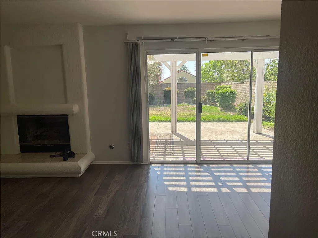 3 bed, 1322 sqft, $3,000 — Photo 2