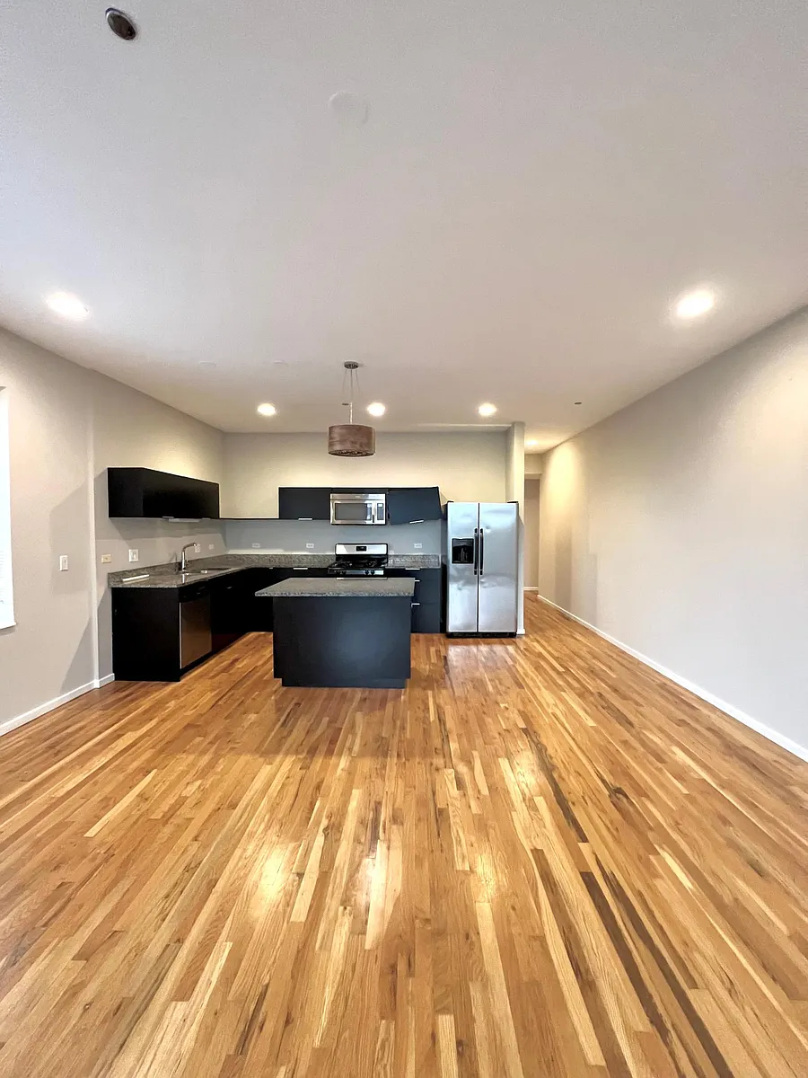 Building Photo - 2157 N Damen Ave #308
