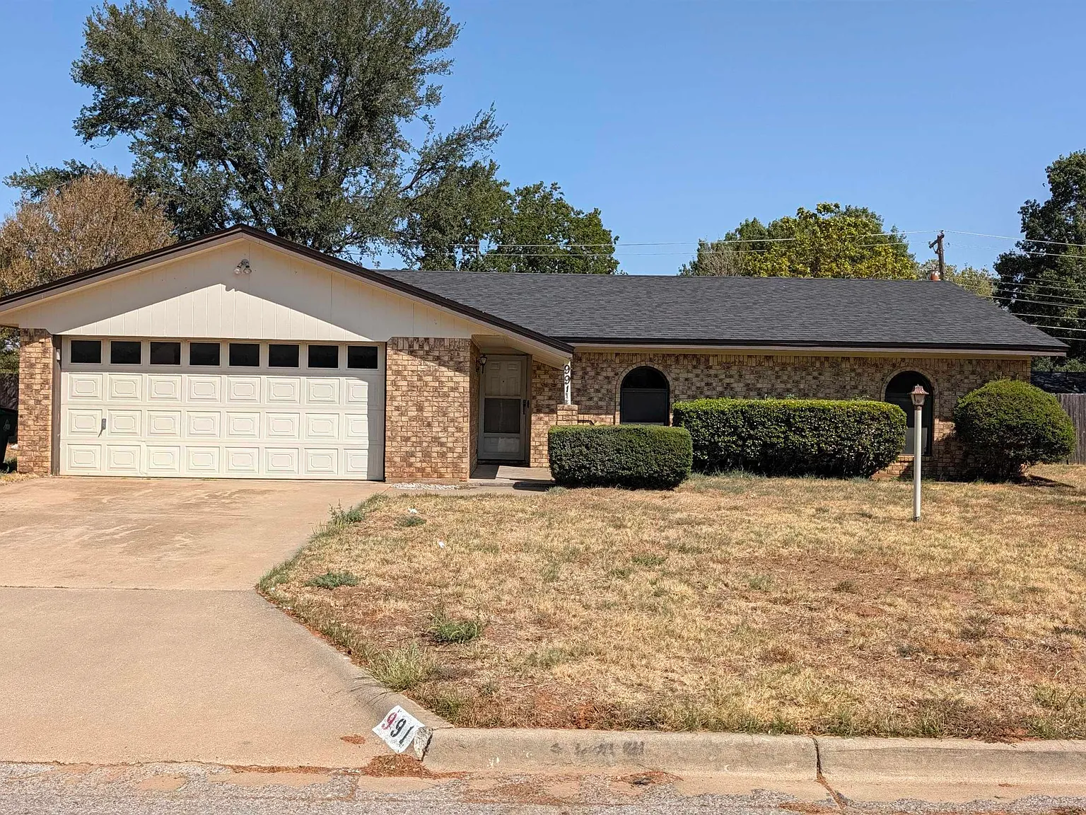 3 bed, 2.0 bath, 1402 sqft, $1,900 — Photo 1