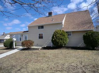 41 Jester Ln, Levittown, NY 11756