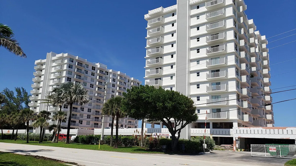 Building Photo - 4511 S Ocean Blvd #904