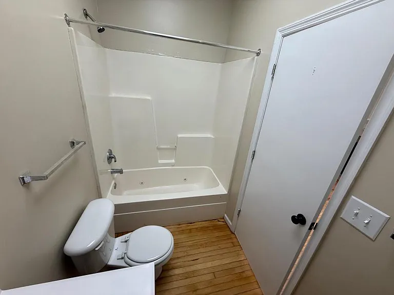 952 Georgia Ave #13 — Photo 8