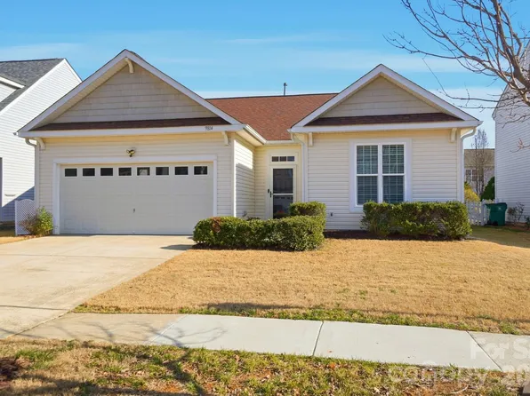 9814 Forest Run Ln, Charlotte, NC 28277