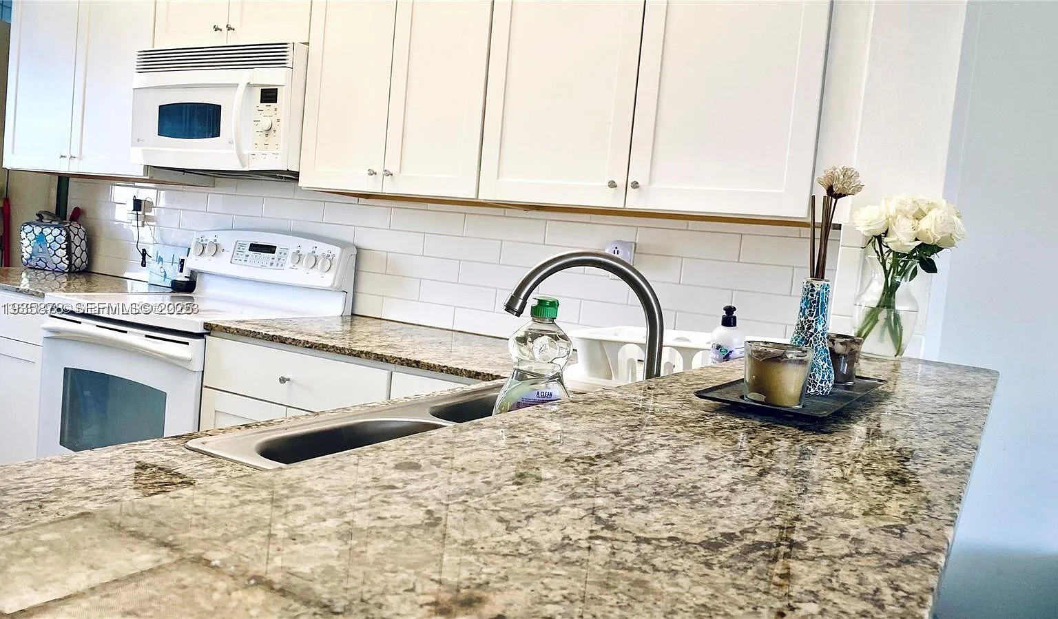 2 bed, 2.5 bath, 1230 sqft, $2,500 — Photo 2