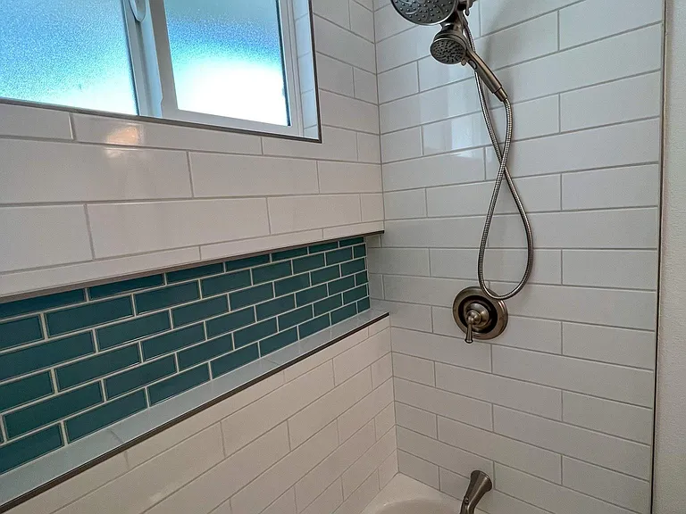 703 E Grove St — Photo 10