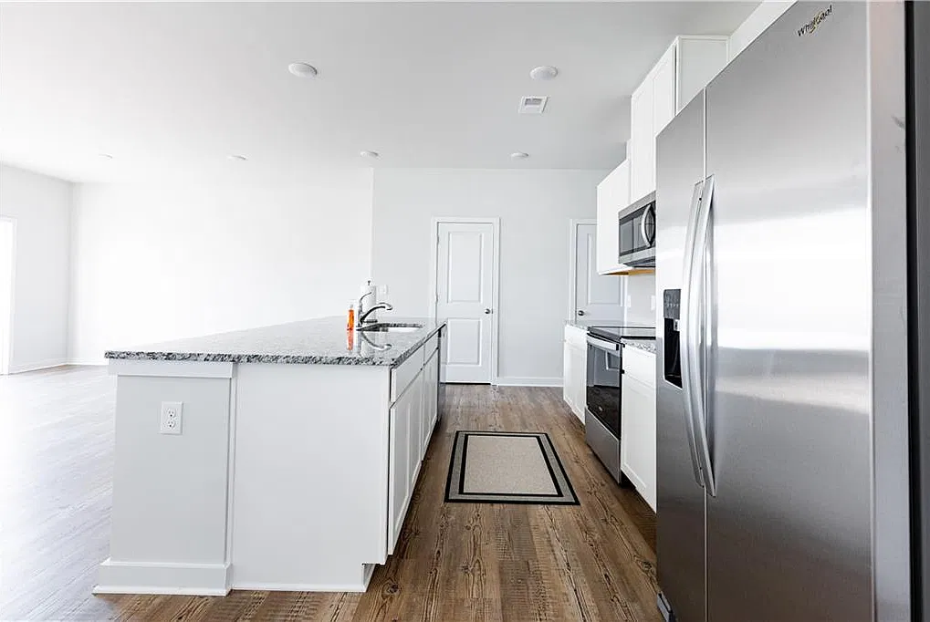 3 bed, 2.5 bath, 1842 sqft, $1,950 — Photo 4